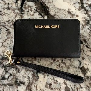Michael kors wristlet